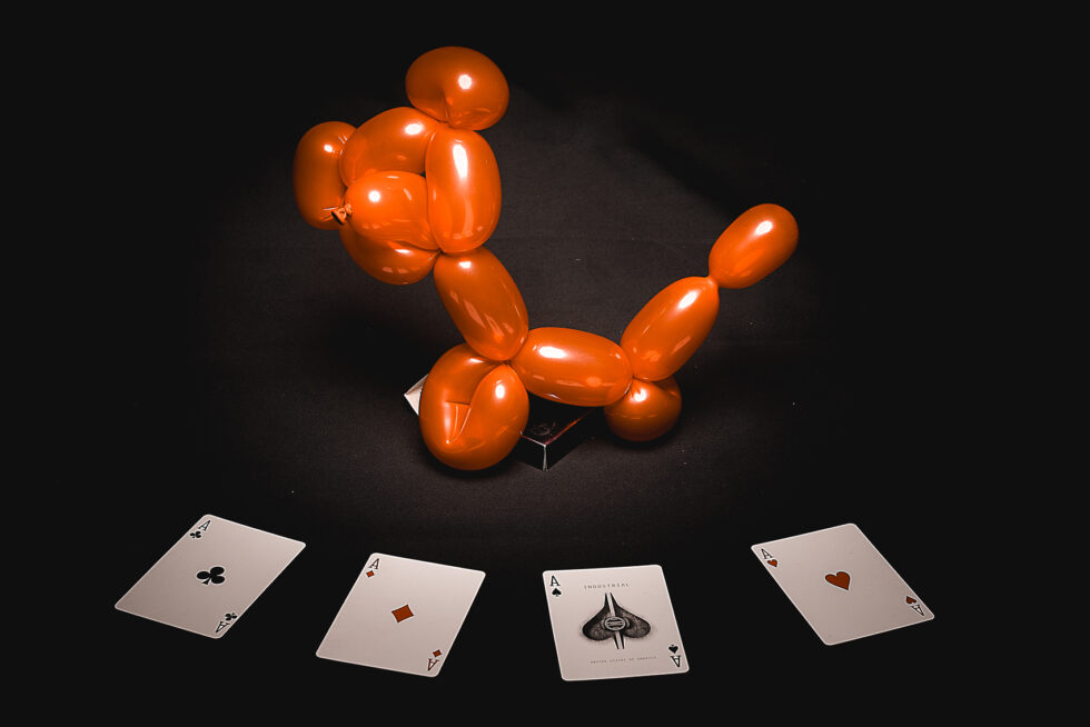 Sculpture sur ballon et jeu de cartes — animation anniversaire enfant
